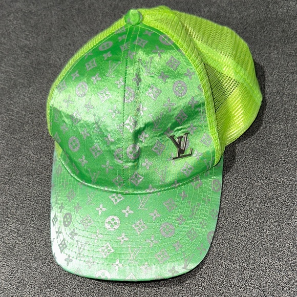 Louis Vuitton Bright Green Monogram Mesh Cap - Picture 11 of 16